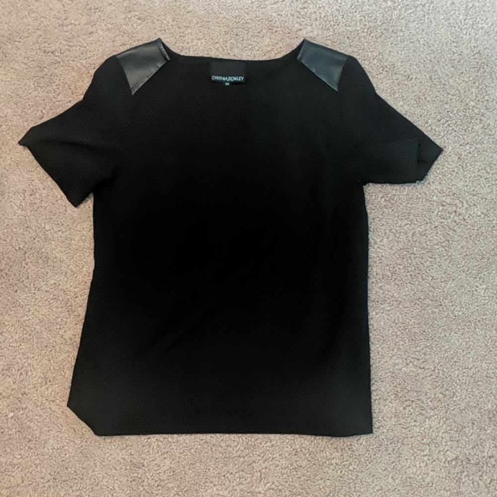 Black T-shirt with faux leather shoulders